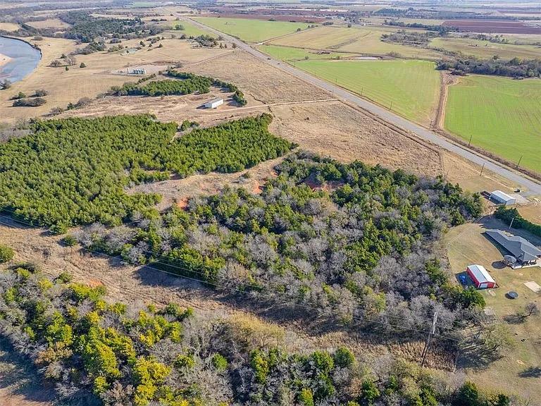 17000 W 33 Highway Property Photo 1