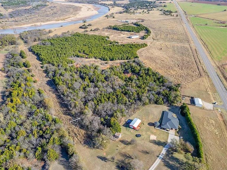 17000 W 33 Highway Property Photo 4
