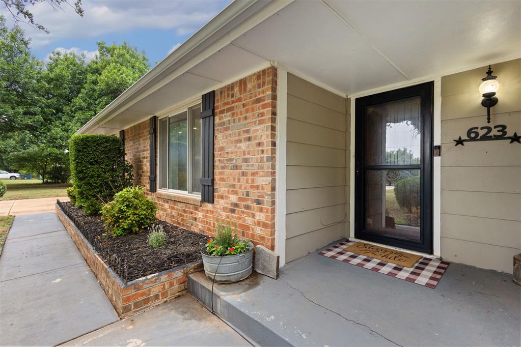 623 Greenbriar Avenue Property Photo 6