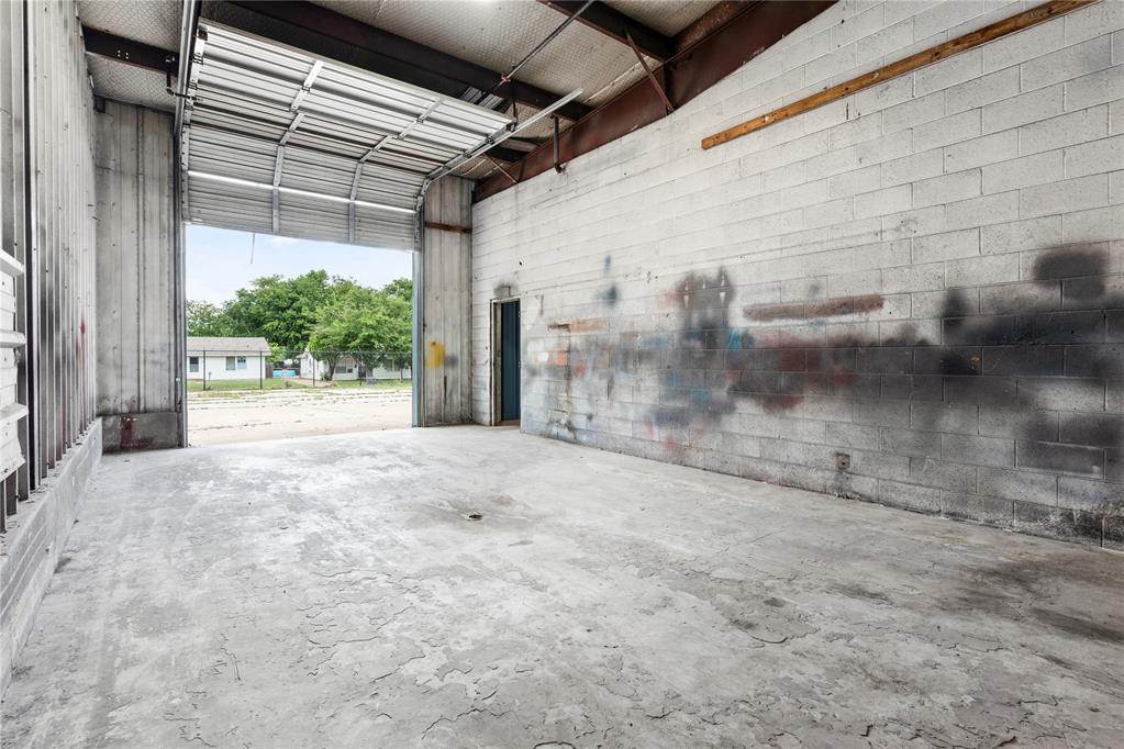 1511 W Broadway Street Property Photo 33