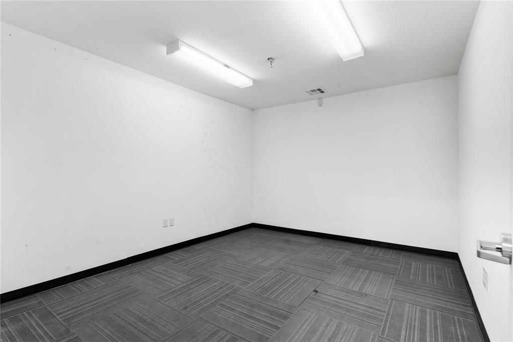 1511 W Broadway Street Property Photo 43