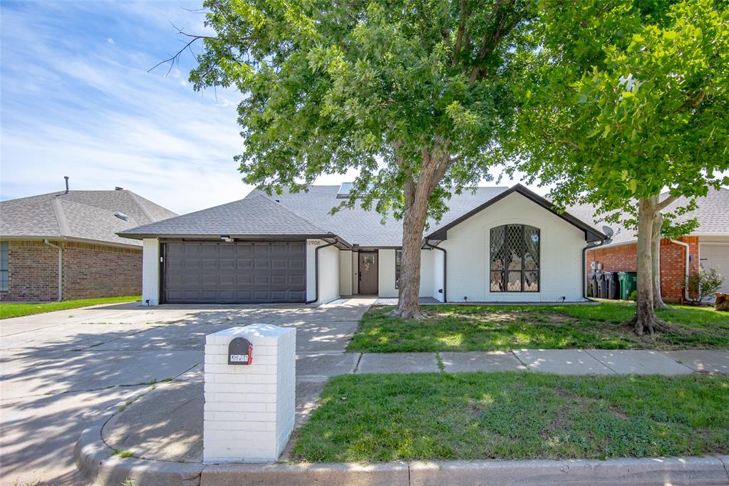 11908 Blueway Avenue Property Photo 1