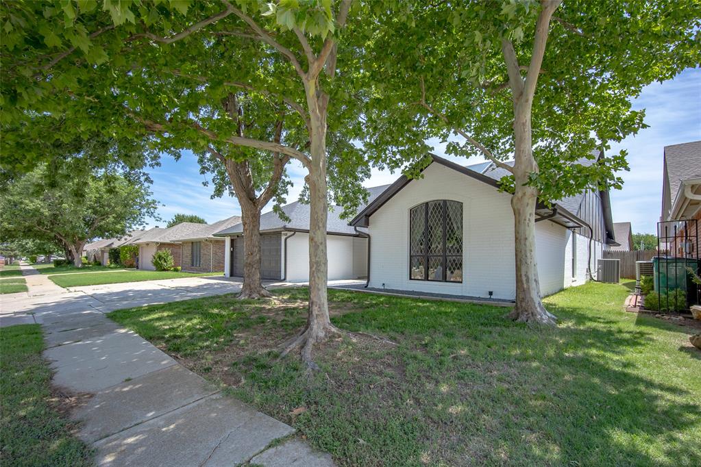11908 Blueway Avenue Property Photo 2