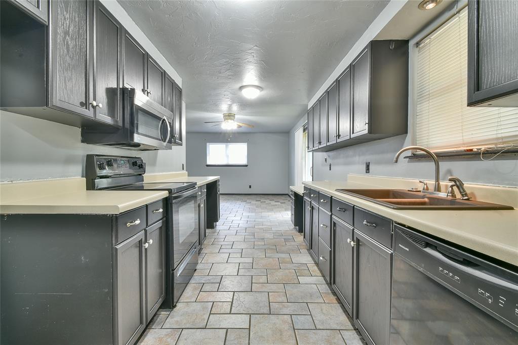 3900 Overland Drive Property Photo 1