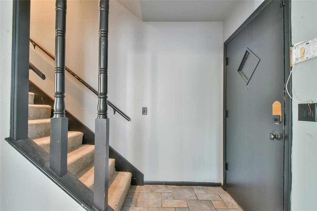 3900 Overland Drive Property Photo 10