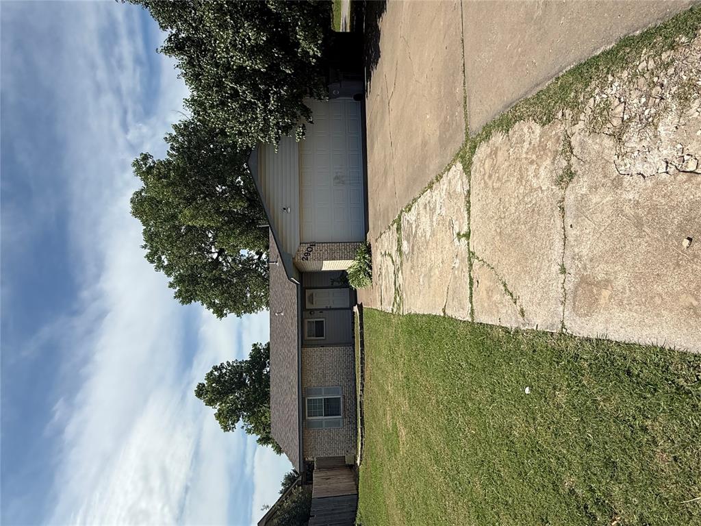 2901 Ne Lakeview Circle Property Photo 2