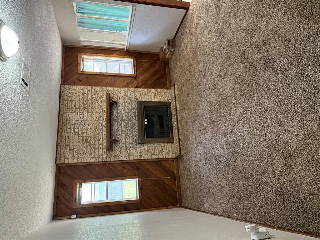 2901 Ne Lakeview Circle Property Photo 3