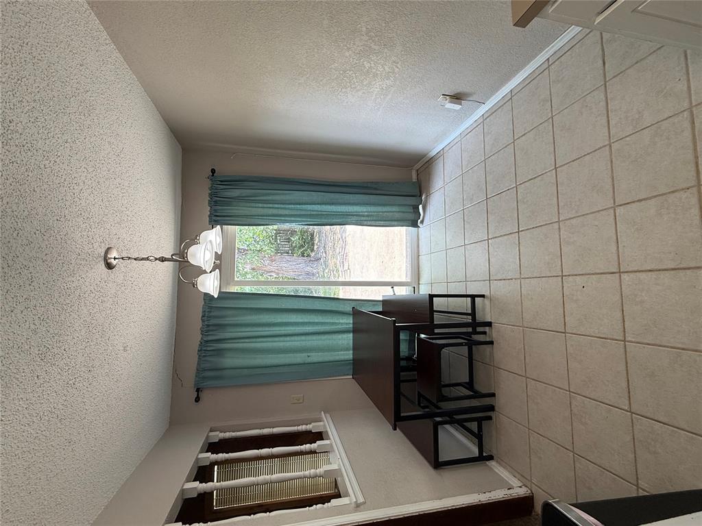 2901 Ne Lakeview Circle Property Photo 14