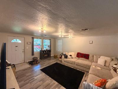 405 S Clayton Avenue Property Photo 5
