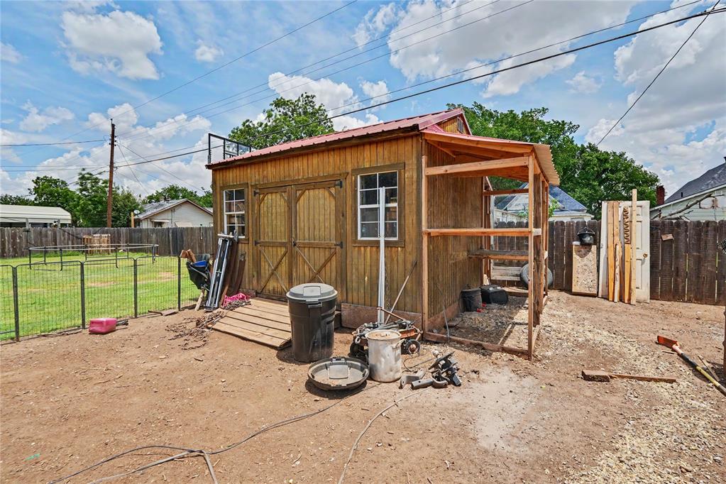 110 S Stephens Property Photo 40