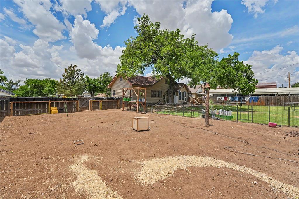 110 S Stephens Property Photo 42