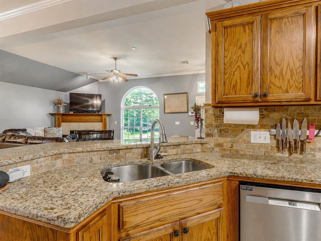 1205 Nw 190th Place Property Photo 8