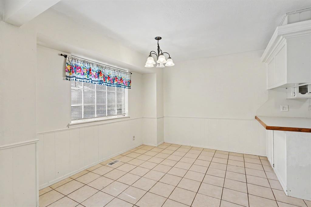 2721 Forest Oaks Circle Property Photo 5