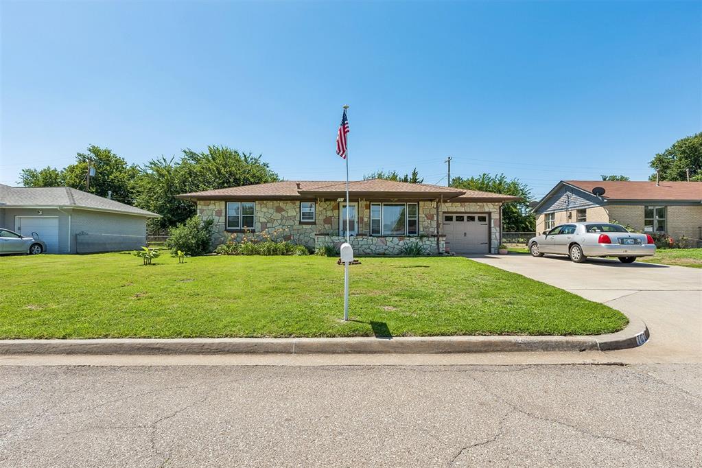 701 Thompson Drive Property Photo 1