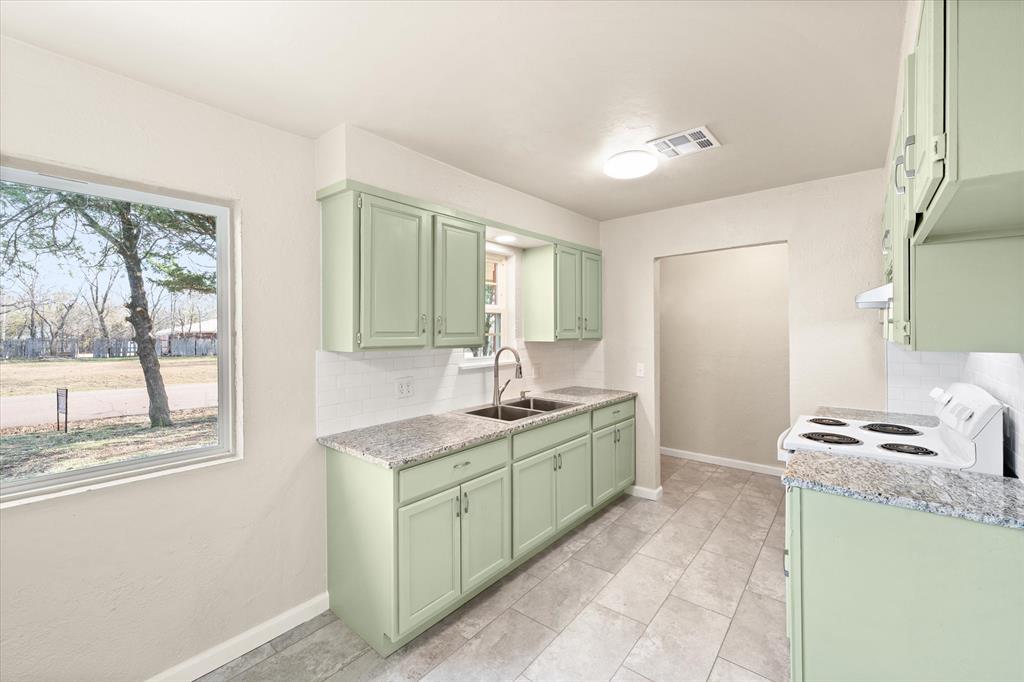 1223 E Vilas Avenue Property Photo 17