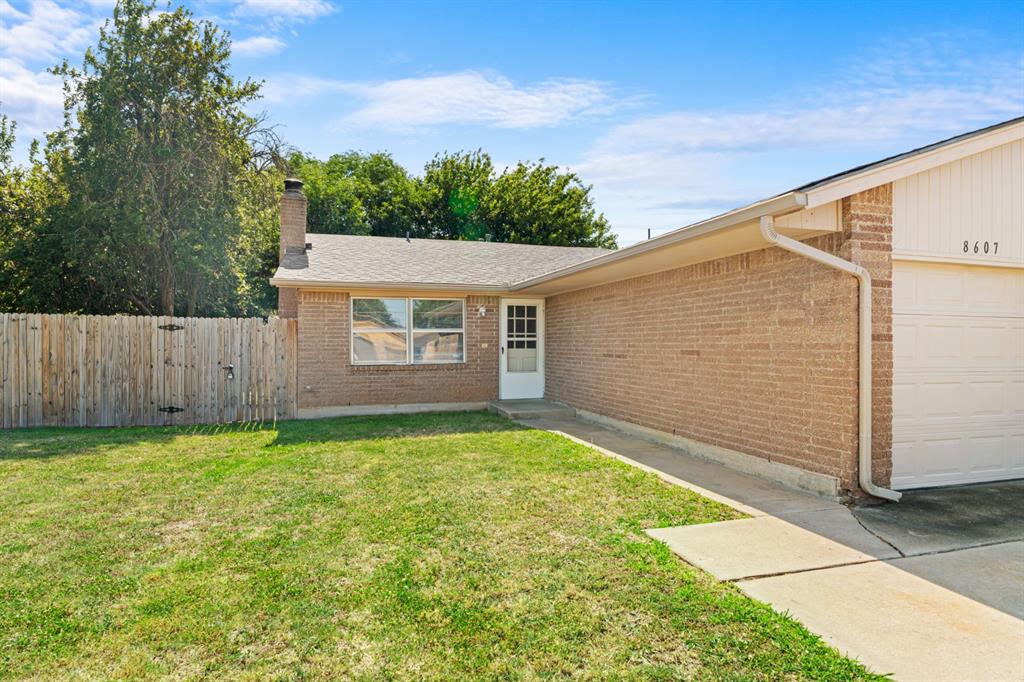 8607 S Drexel Place Property Photo 7