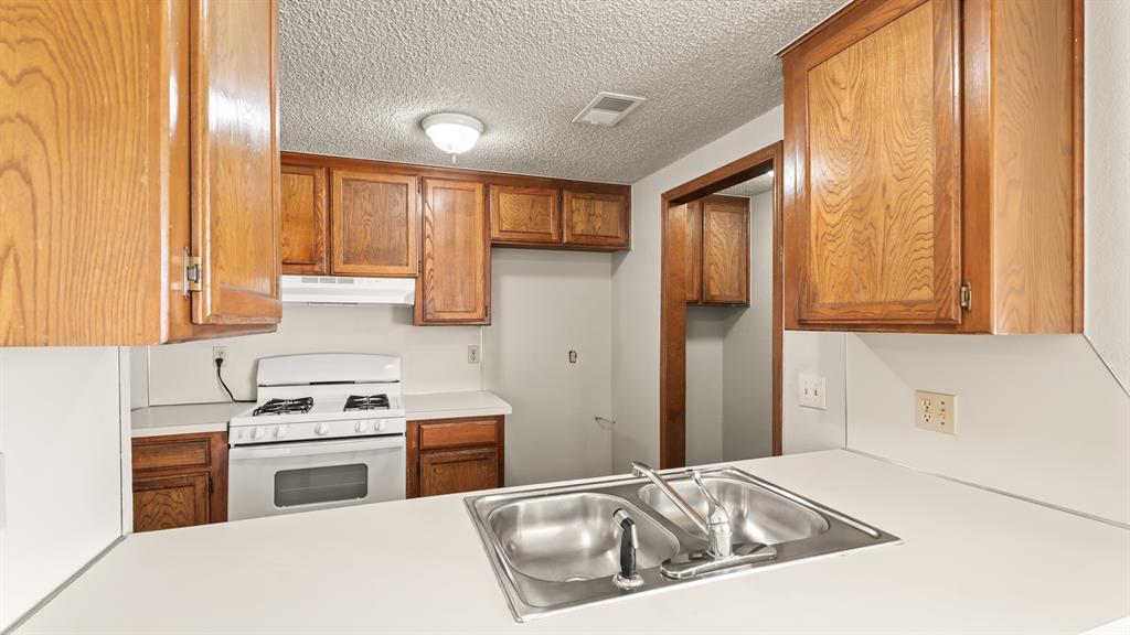 8607 S Drexel Place Property Photo 13
