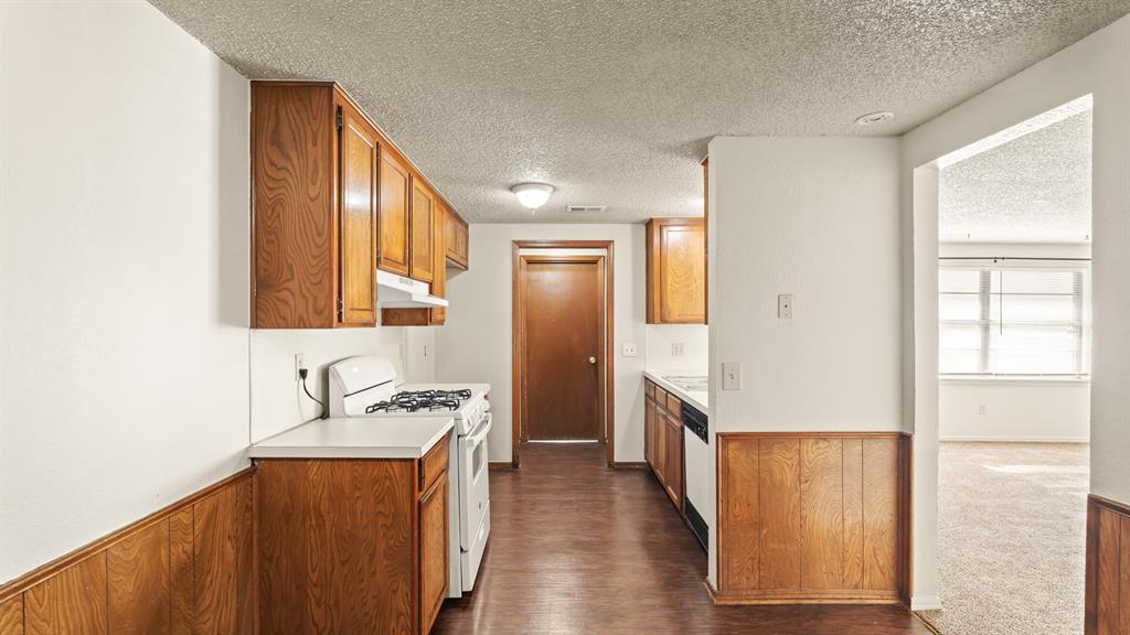 8607 S Drexel Place Property Photo 15