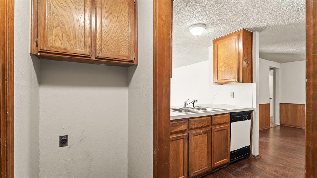 8607 S Drexel Place Property Photo 19