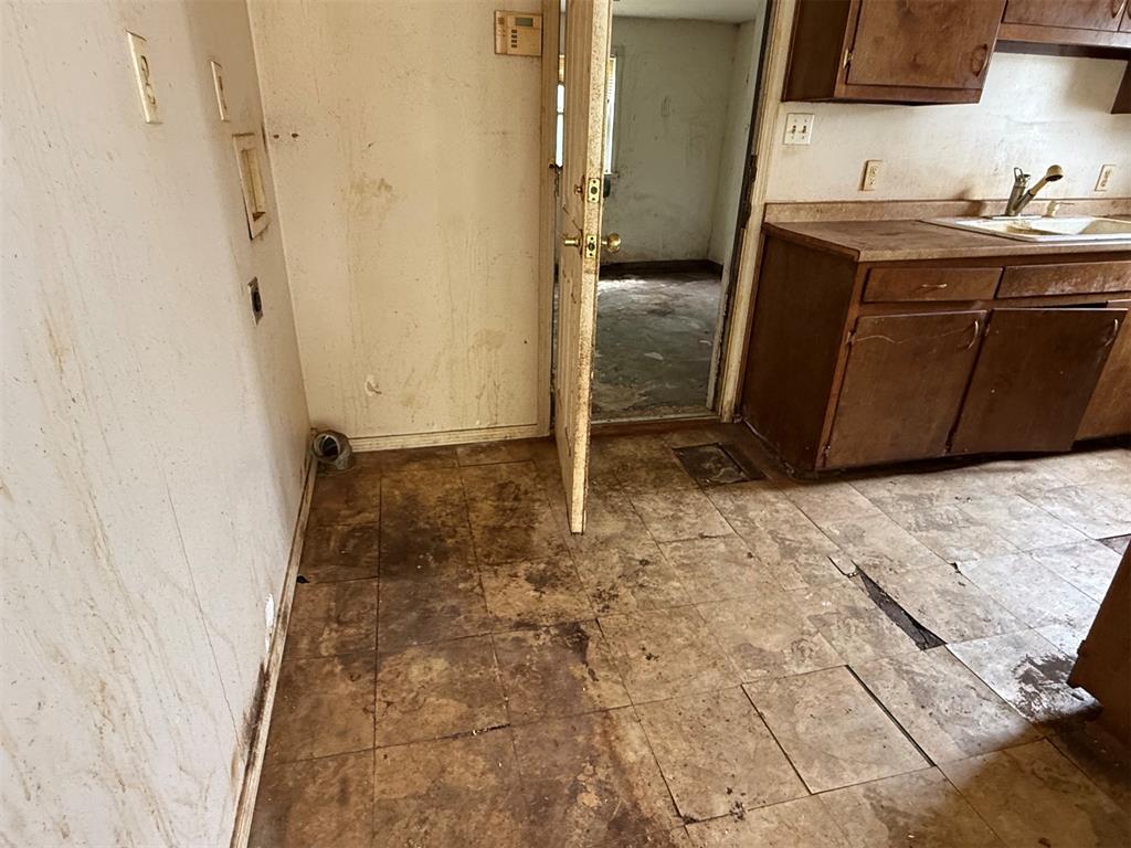 1805 N Kelham Avenue Property Photo 16