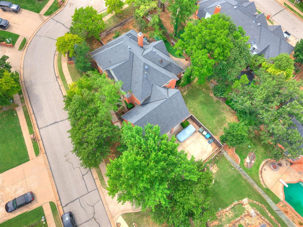 2917 Kingwood Drive Property Photo 4