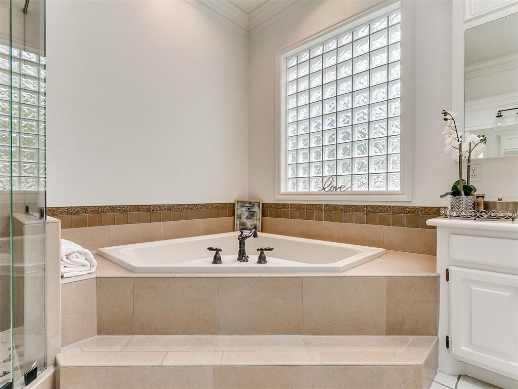2917 Kingwood Drive Property Photo 26