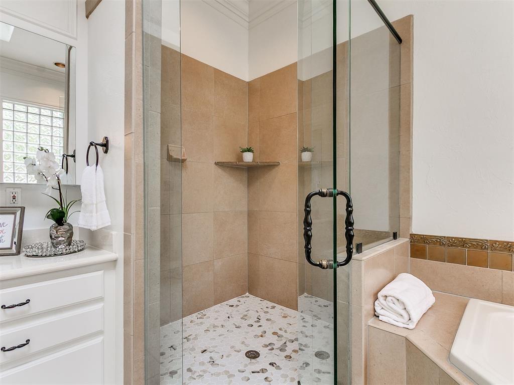 2917 Kingwood Drive Property Photo 28