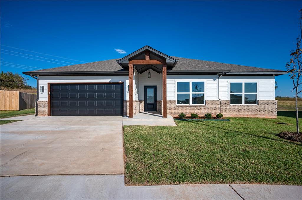 1237 E Stetson Lane Property Photo