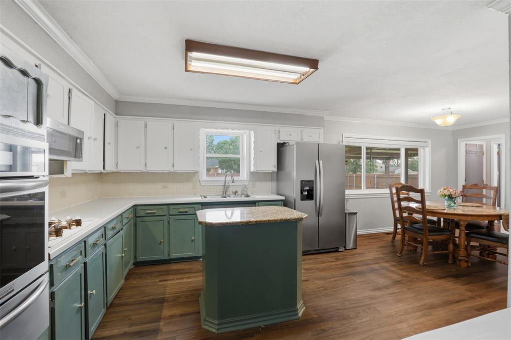 1209 Meadowbrook Lane Property Photo 7