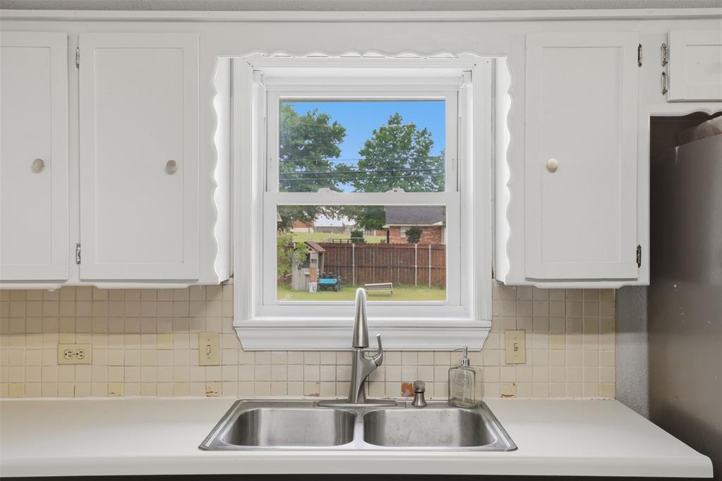 1209 Meadowbrook Lane Property Photo 8