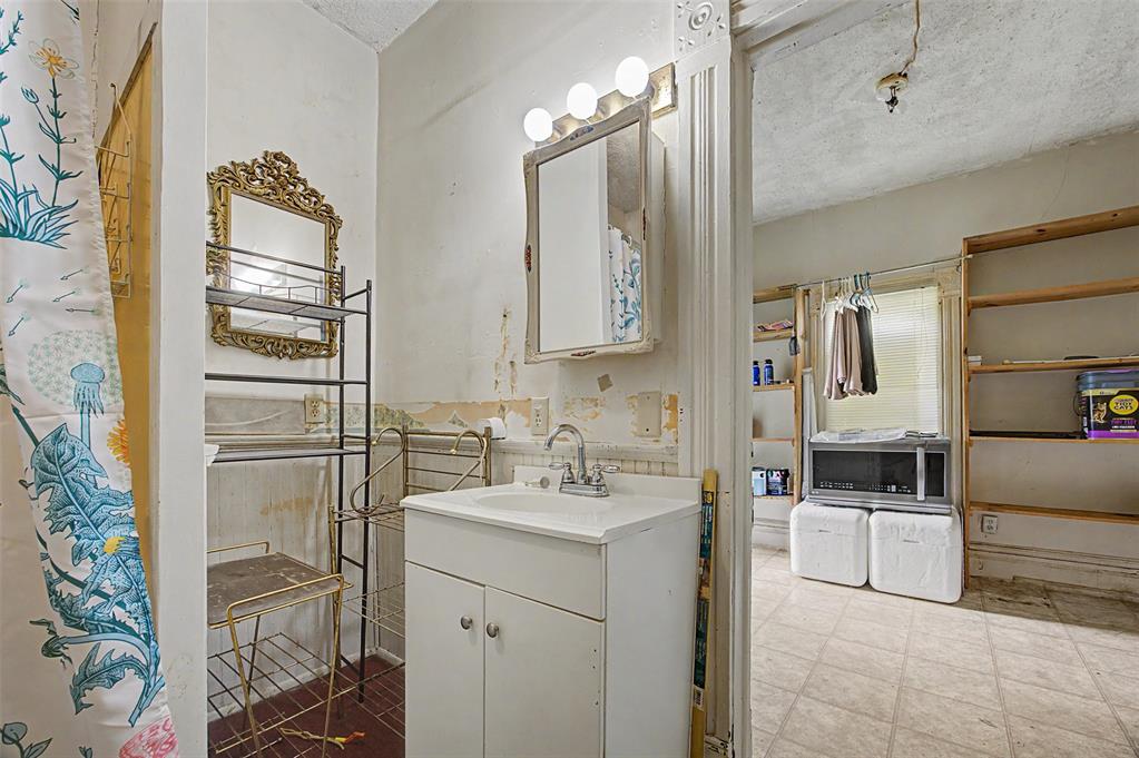222 W Ash Street Property Photo 25