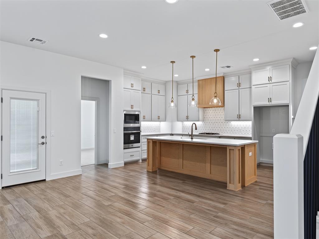 16029 Navarra Way Property Photo 9
