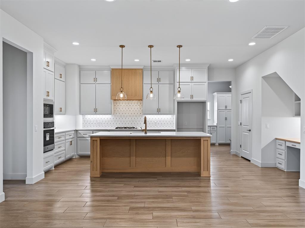 16029 Navarra Way Property Photo 10