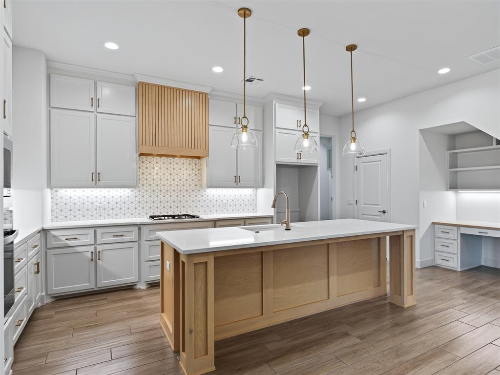16029 Navarra Way Property Photo 11