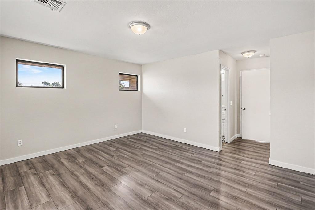 2441 E Hills Drive Property Photo 8