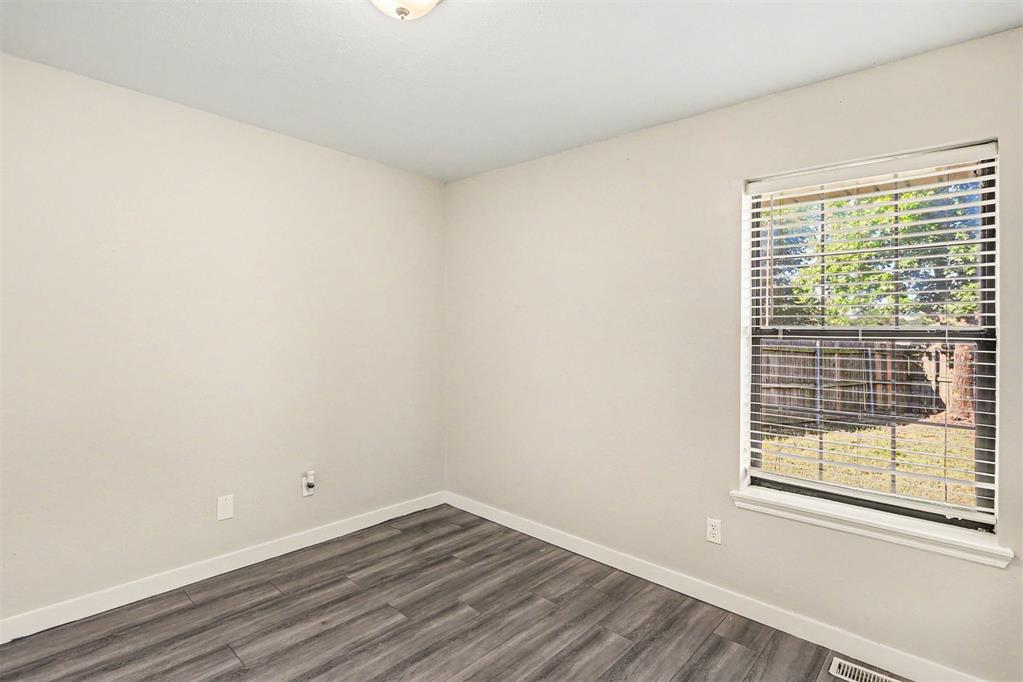 2441 E Hills Drive Property Photo 10