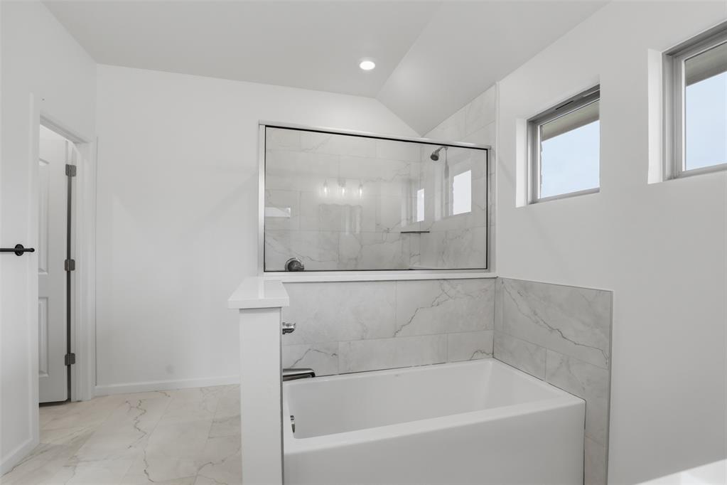9033 Nw 74th Street Property Photo 19