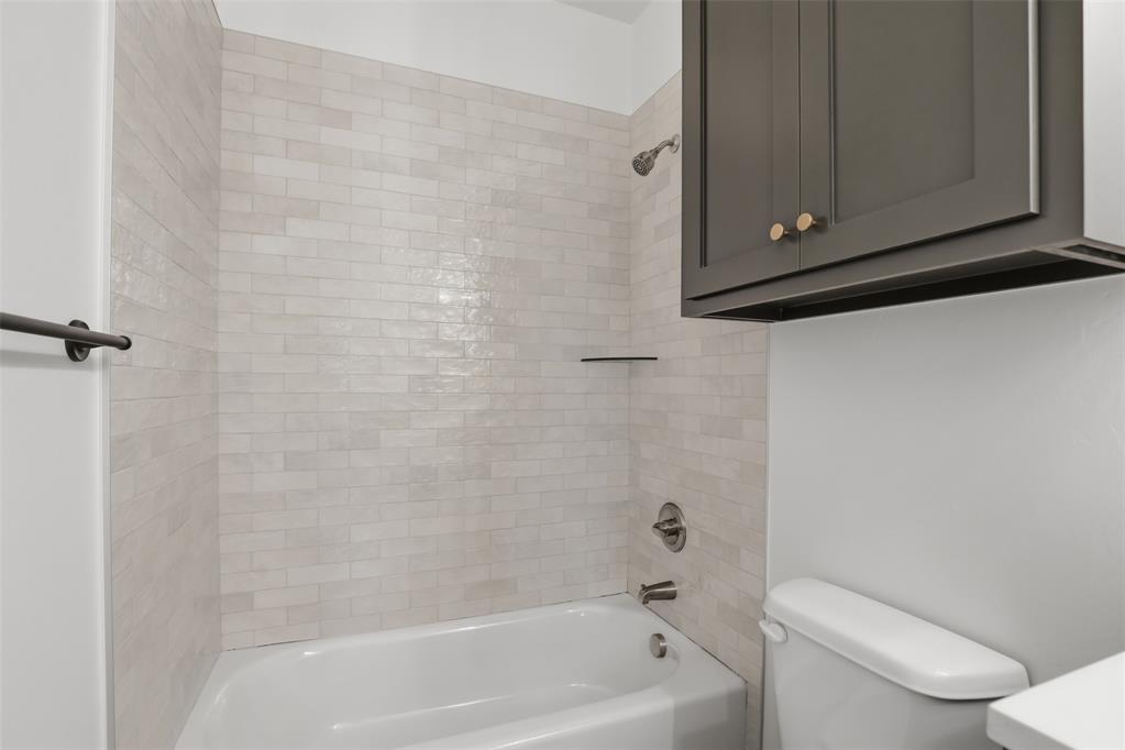 9033 Nw 74th Street Property Photo 24