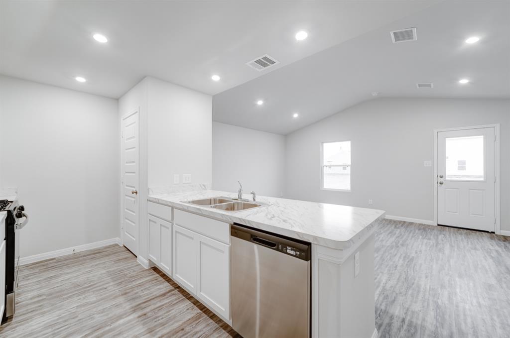 2015 Valley View Lane Property Photo 3