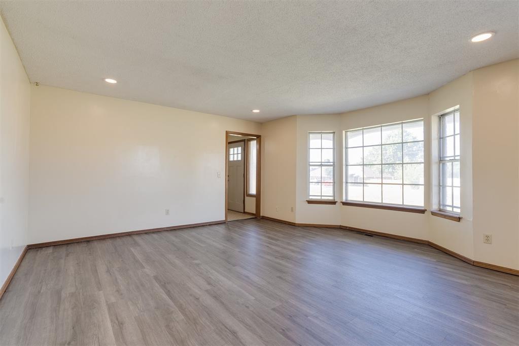 2912 N Santa Fe Avenue Property Photo 6