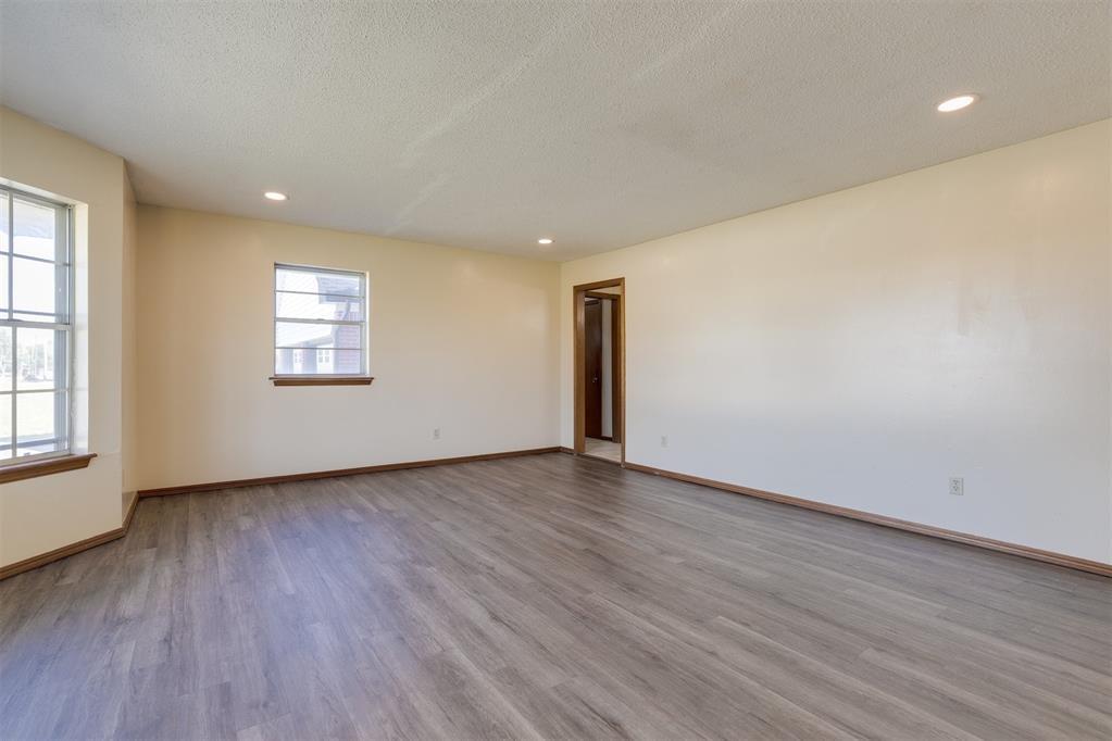 2912 N Santa Fe Avenue Property Photo 7