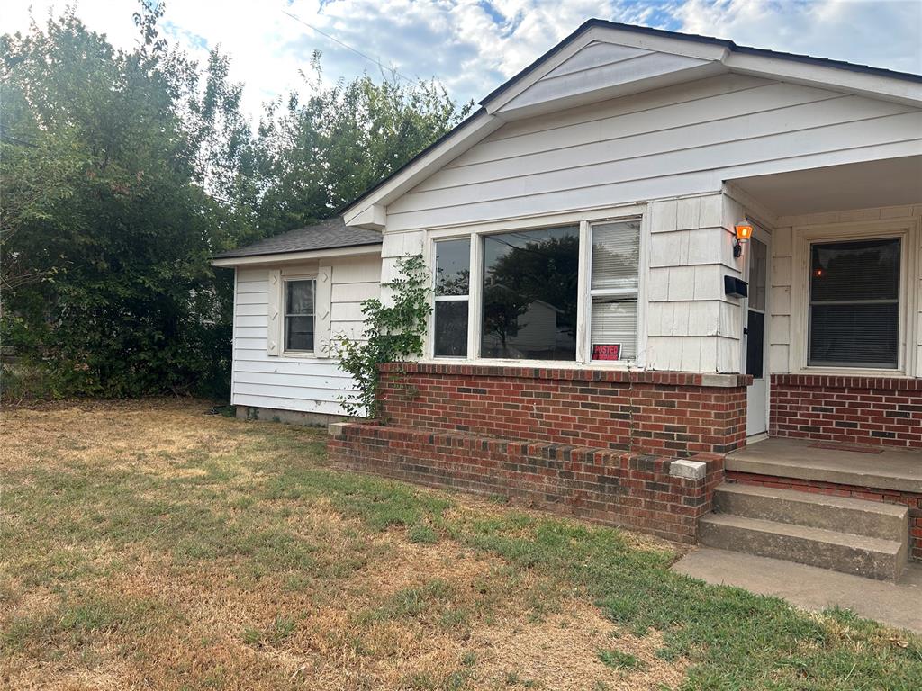 1012 N Locust Lane Property Photo 1
