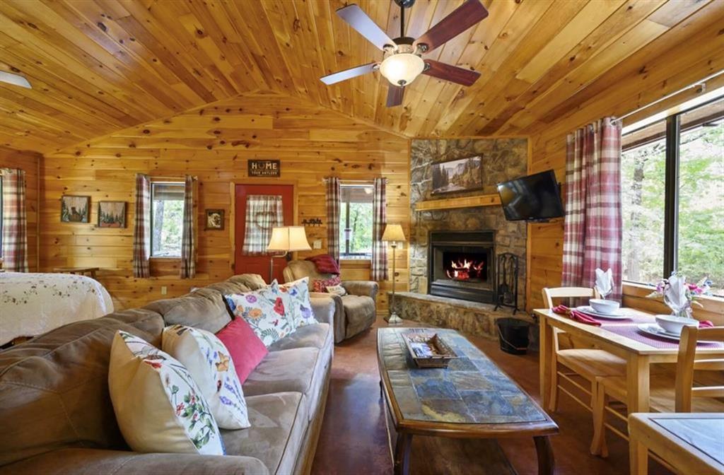 288 Split Shot Circle Property Photo 5
