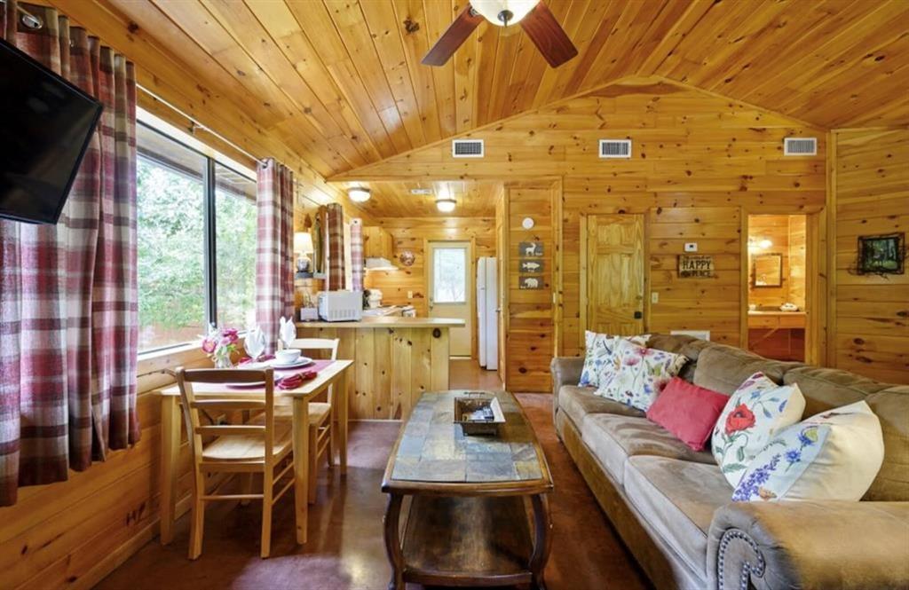 288 Split Shot Circle Property Photo 6