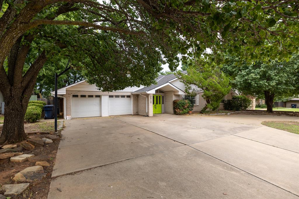 3813 Nw 66th Street Property Photo 4