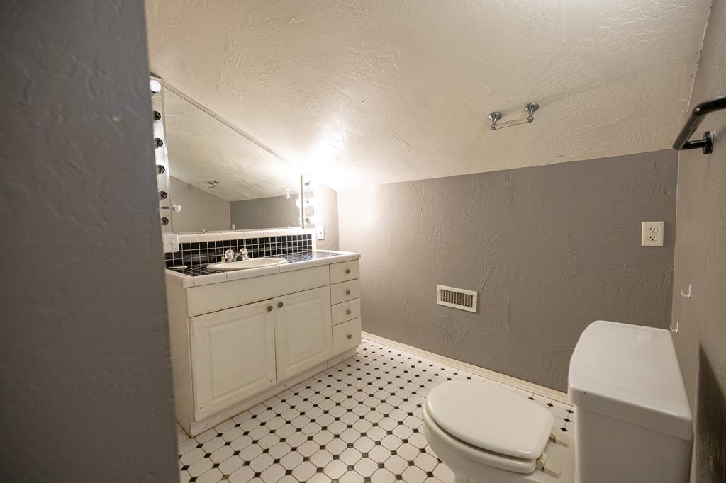 3813 Nw 66th Street Property Photo 36