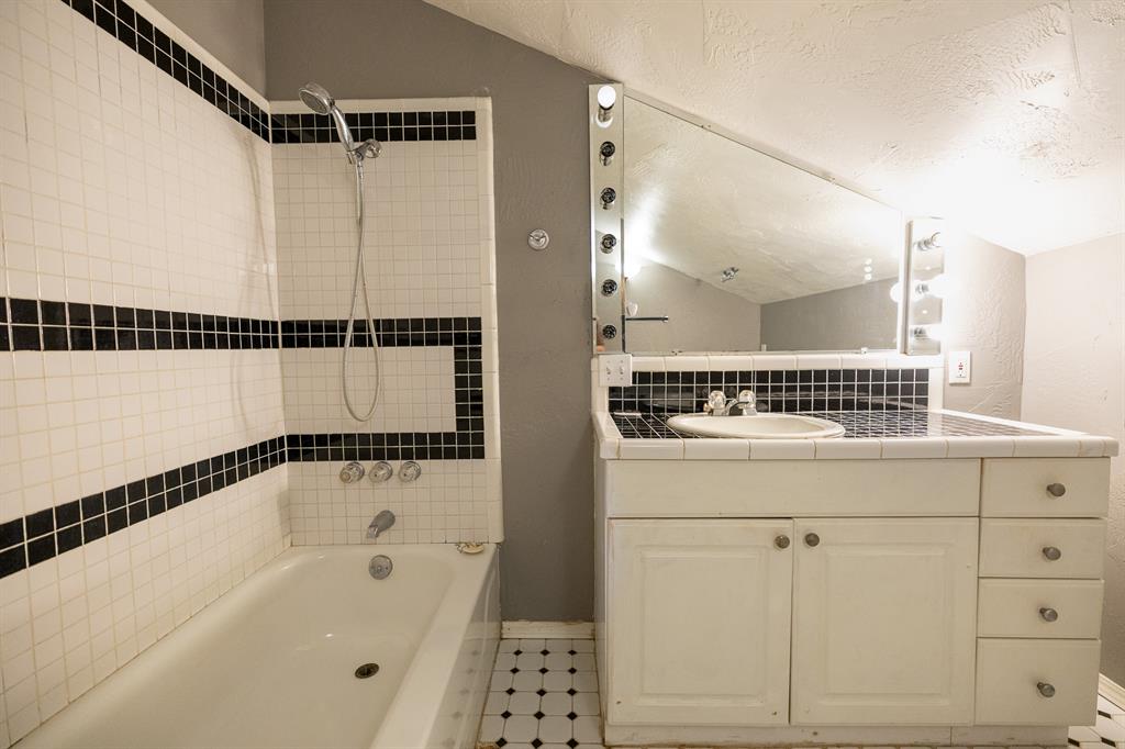 3813 Nw 66th Street Property Photo 37