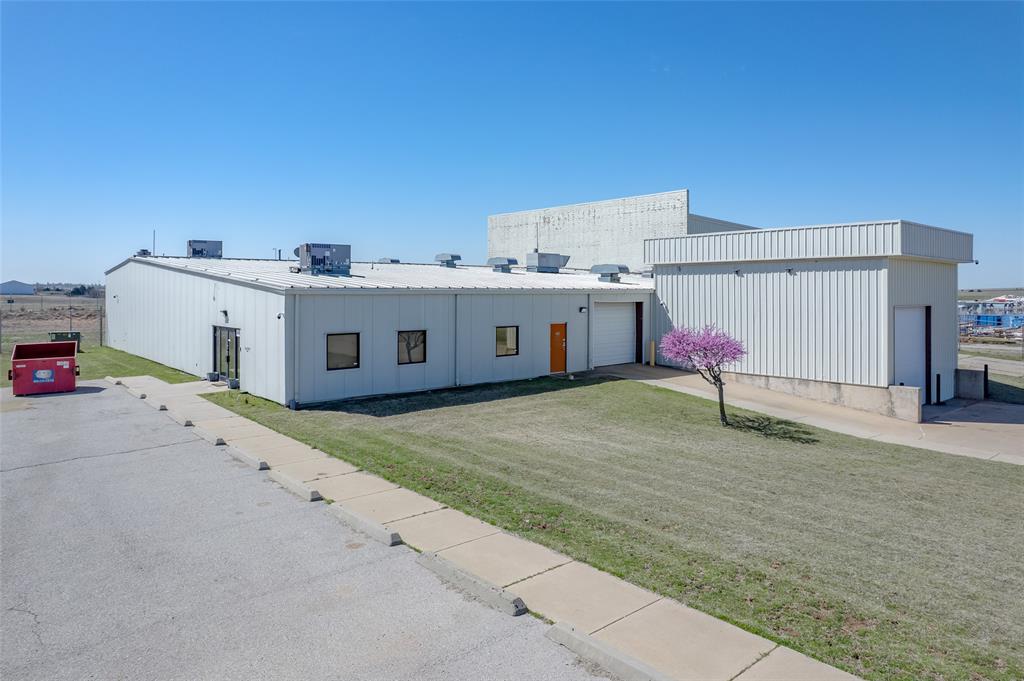 425 W Airport Road Property Photo 2