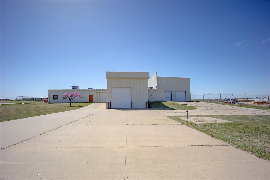 425 W Airport Road Property Photo 3