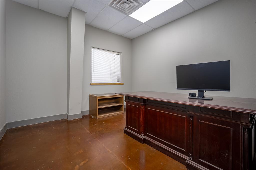 425 W Airport Road Property Photo 5